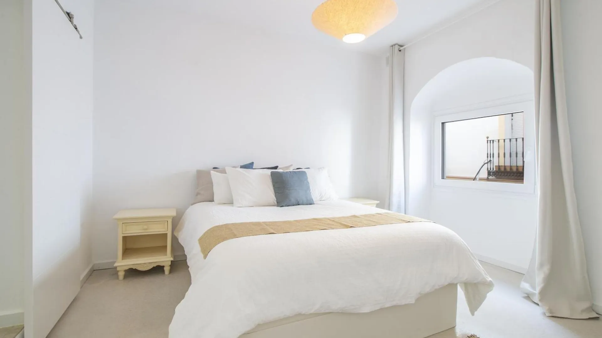 Estepona 2Br Townhouse In Centre